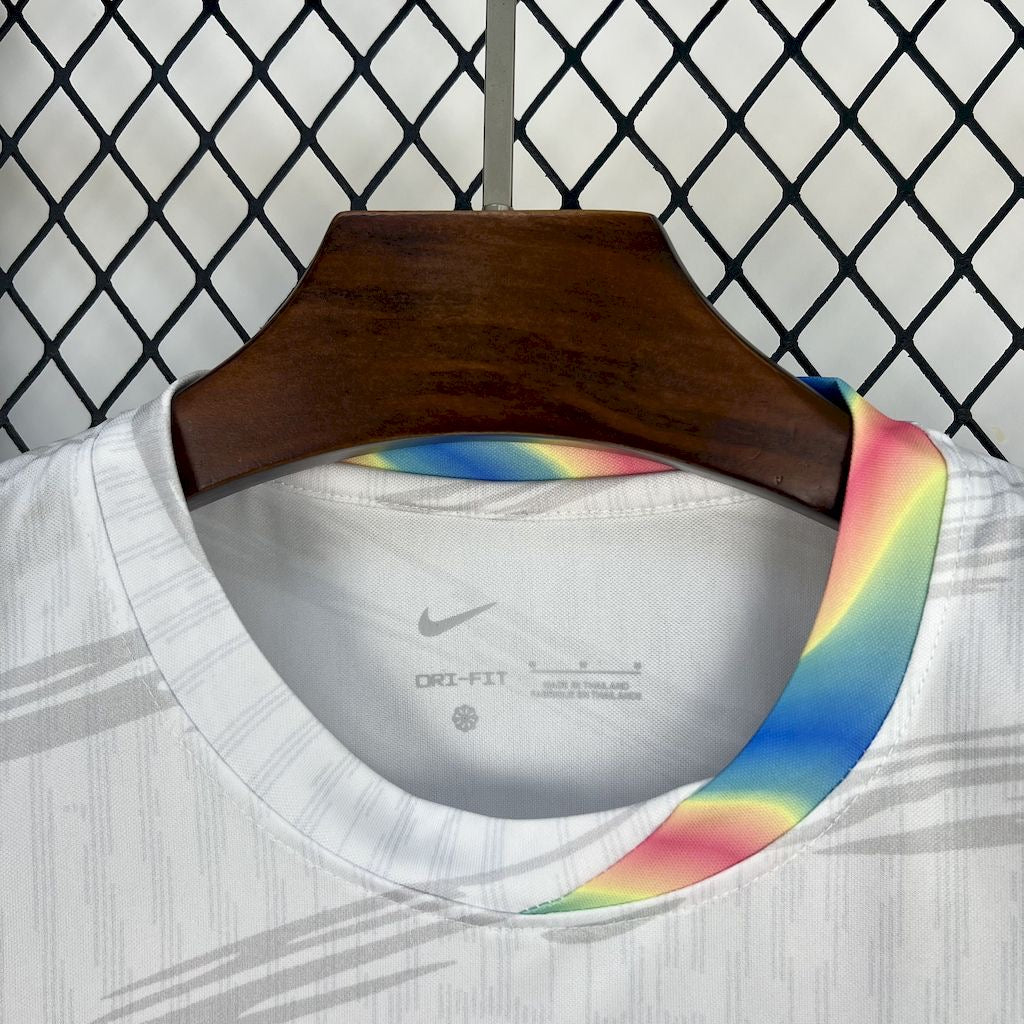 Barcelona White Chrome Kit