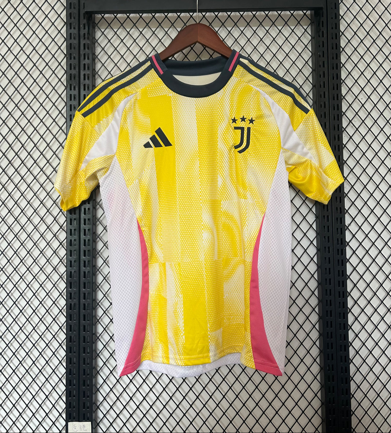 2024/25 Juventus Away kit
