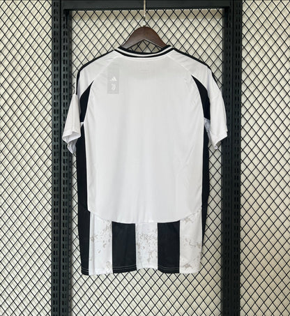 2024/25 Juventus Home kit