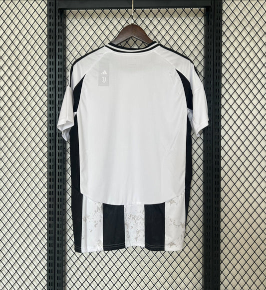 2024/25 Juventus Home kit